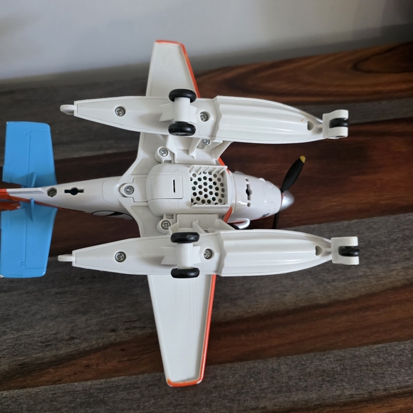 Disney Dusty Crophopper Plane - Vibrant Red, Blue, and White - Picture 5 of 17